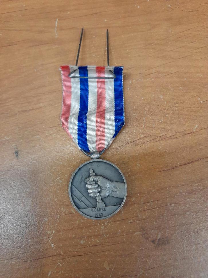 Voormalige SNCF-medaille voor de spoorwegen van 1943, Postzegels en Munten, Penningen en Medailles, Overige materialen, Verzenden