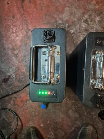 2 batterie 60 v avec chargeur  beschikbaar voor biedingen