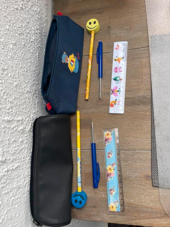Pennenzakken - set - latten - stylo’s potloden - gummen, Diversen, Schoolbenodigdheden, Zo goed als nieuw, Ophalen