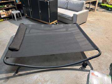 Tuinbed voor 2 personen beschikbaar voor biedingen