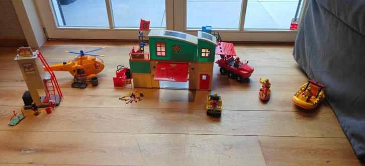 sam le pompier caserne + vehicules, Enfants & Bébés, Jouets | Véhicules en jouets, Utilisé, Enlèvement