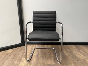 Kunstleren vergader/kantinestoel (zwart) beschikbaar voor biedingen