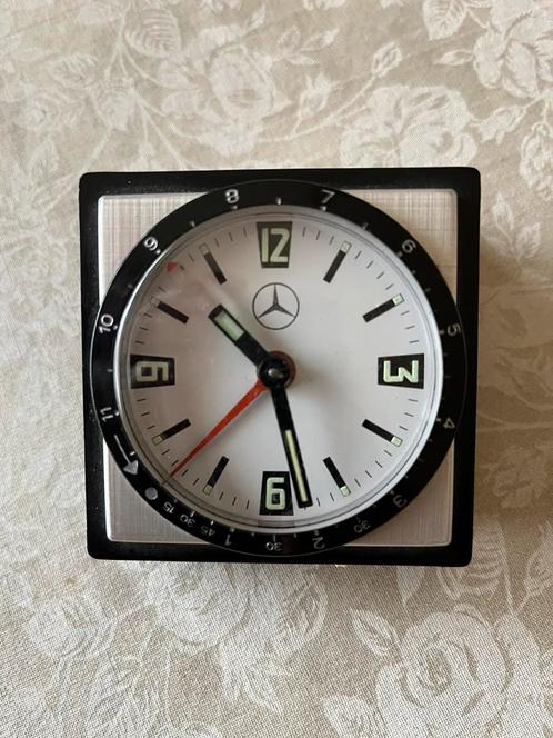 Horloge Mercedes vintage en bakélite en bon état, Autos : Pièces & Accessoires, Petit matériel, Utilisé, Enlèvement ou Envoi