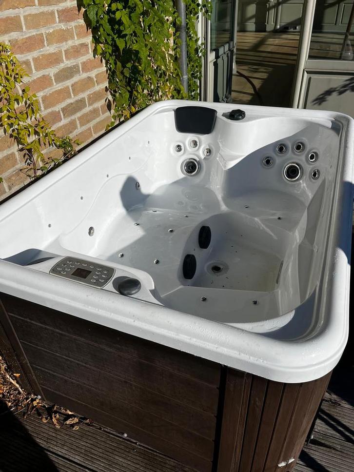Jacuzzi exterieur SPA Alina, Tuin en Terras, Bubbelbaden en Hottubs, Zo goed als nieuw, Ophalen