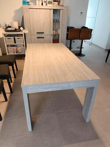 Eettafel 185x92x78 beschikbaar voor biedingen
