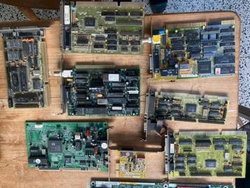 Lot met retro computer onderdelen. beschikbaar voor biedingen