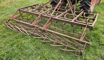 Triltandcultivator met twee verkruimelrollen beschikbaar voor biedingen