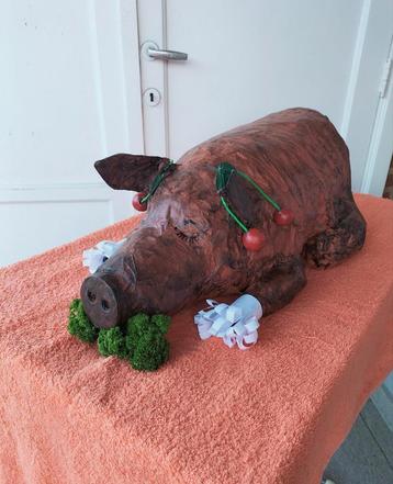 Cochon rôti papier mâché, Enlèvement, Comme neuf