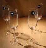 4 nieuwe mooie champagneglazen in perfecte staat, Nieuw, Ophalen of Verzenden, Effen, Overige materialen