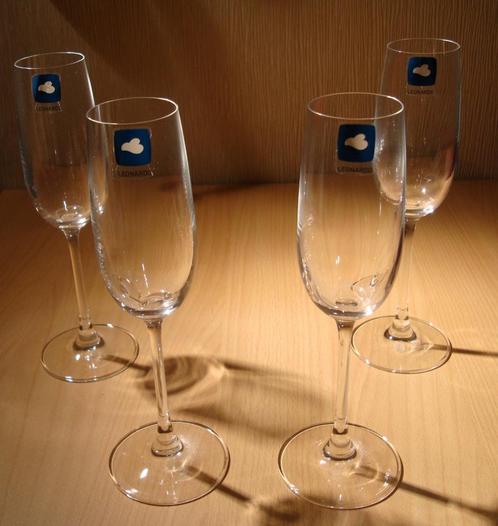 4 nieuwe mooie champagneglazen in perfecte staat, Huis en Inrichting, Keuken | Servies, Nieuw, Glas of Glazen, Effen, Overige materialen