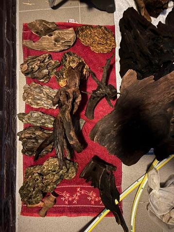 Aquarium decoratie - hout en stenen beschikbaar voor biedingen