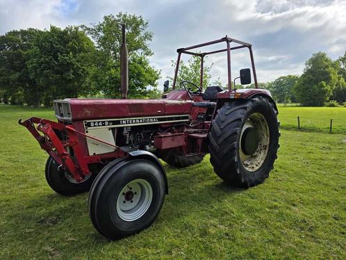International 844-S Tweewielaangedreven landbouwtractor, Zakelijke goederen, Landbouw | Tractoren, Overige merken, Gebruikt