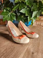 Pumps Virus (39) zo goed als nieuw, Enlèvement ou Envoi, Beige, Escarpins, Comme neuf