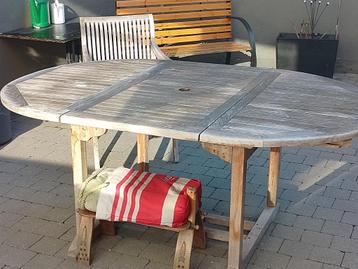 volledige  tuinset in  hout beschikbaar voor biedingen