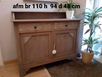 Landelijke kast beschikbaar voor biedingen