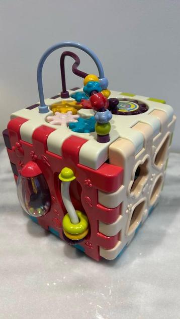 Baby activiteiten cubus beschikbaar voor biedingen