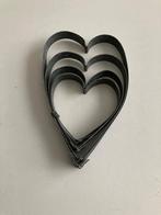 Oude gebak uitsteekvormen  hartjes voor Sint Valentijn, Ophalen of Verzenden