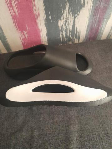 Chaussons taille 46, Enlèvement ou Envoi, Chaussons