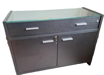 2 Professionele display/vitrinekasten beschikbaar voor biedingen