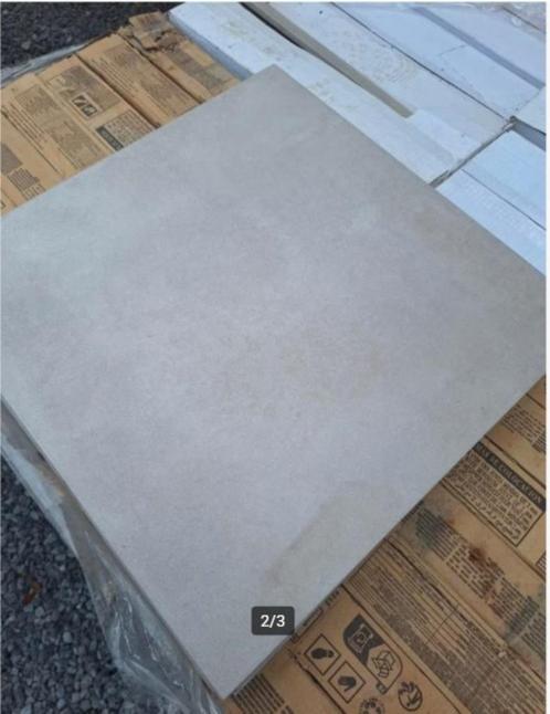 Lichtgrijze keramische tegel + plinten, Doe-het-zelf en Bouw, Tegels, Nieuw, Vloertegels, Keramiek, 40 tot 60 cm, 40 tot 60 cm