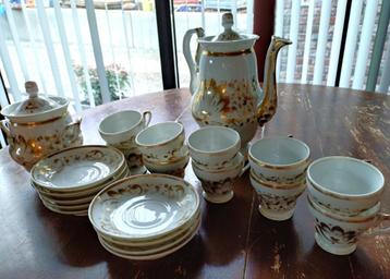 Antiek servies beschikbaar voor biedingen