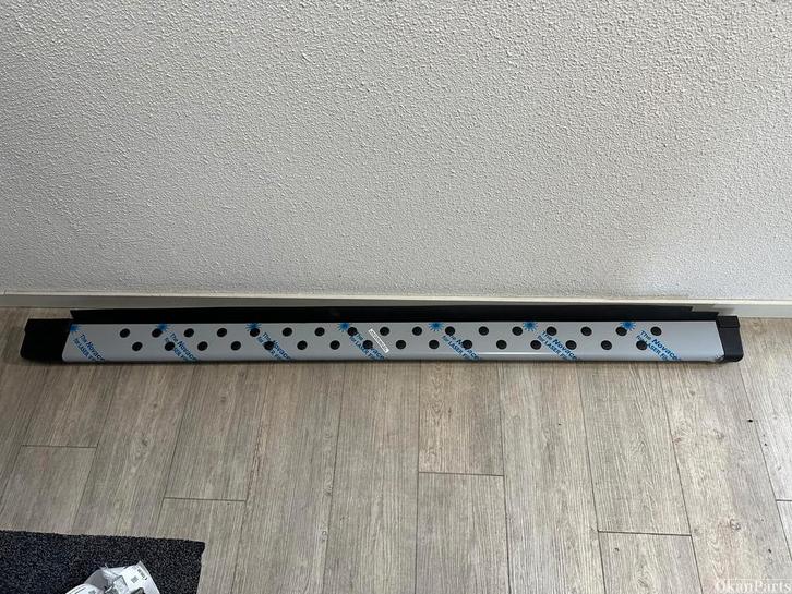 Barre lat rale Toyota Rav4 Sidestep PW388-0R001, Autos : Pièces & Accessoires, Carrosserie & Tôlerie, Toyota, Avant, Utilisé