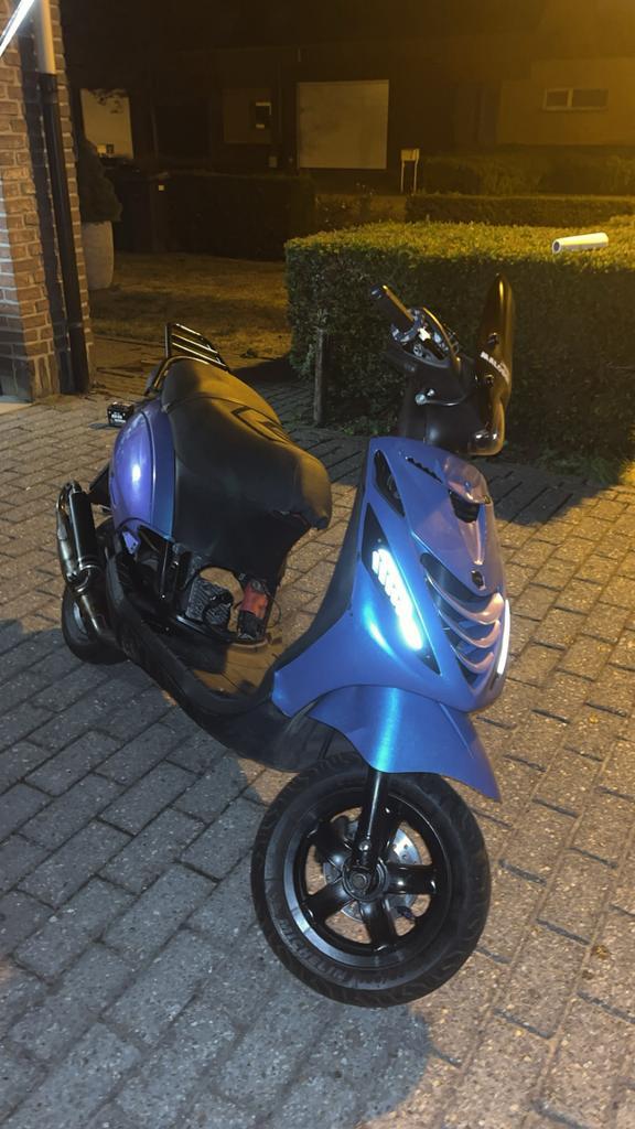 Zip 70cc b klasse, Fietsen en Brommers, Scooters | Piaggio, Gebruikt, Zip, Klasse B (45 km/u), Tweetakt, Ophalen