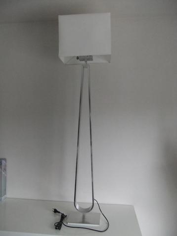 IKEA KLABB vloerlamp - dimbaar (NIEUWSTAAT) beschikbaar voor biedingen