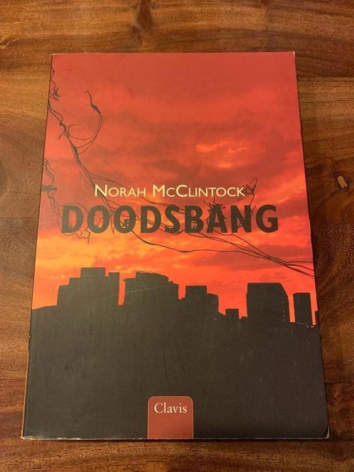 ♫ Boek "Doodsbang" van Norah McClintock, Boeken, Thrillers, Zo goed als nieuw, Ophalen of Verzenden