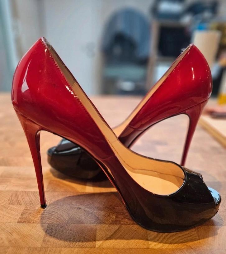 louboutin 40/5 two tone youtish peep toe, Kleding | Dames, Schoenen, Gedragen, Ophalen of Verzenden