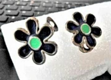 Oorbellen, clips, in de vorm van bloemen beschikbaar voor biedingen