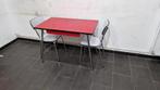 ancien table formica  vintage couleur rouge avec deux chaise, Enlèvement ou Envoi