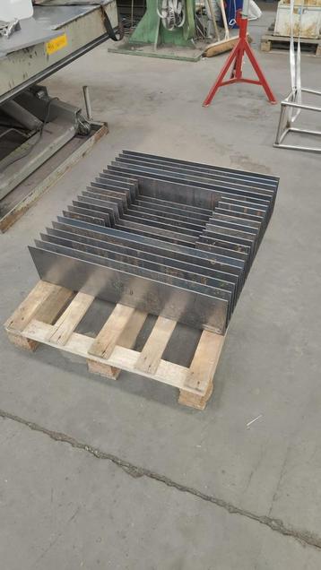 Vierkante vuurkorf in Cortenstaal - eigen ontwerp beschikbaar voor biedingen