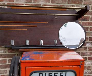 Kapstok beschikbaar voor biedingen
