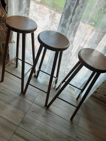 Tabouret beschikbaar voor biedingen