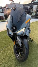 Sym 125cc scooter,rijbewijs B,nieuwstaat met fabriekswaranty, Ophalen, Zo goed als nieuw