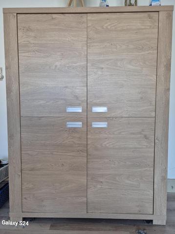 set 5 kasten zelfde stijl 1wandkast-3kleerkasten-1buffetkast beschikbaar voor biedingen