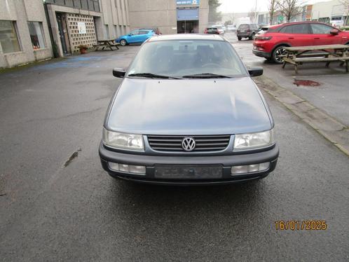 VOLKSWAGEN PASSAT 1.800 CC OLDTIMER, Auto's, Volkswagen, Bedrijf, Te koop, Passat, Airbags, Centrale vergrendeling, Metaalkleur