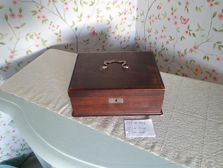 Koffertje in hout met inzetstuk en slot brocant, Antiek en Kunst, Curiosa en Brocante, Ophalen of Verzenden