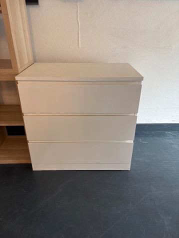 Witte ladekast – 3 lades beschikbaar voor biedingen