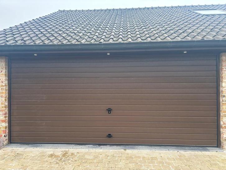 Sectionale garagepoort Novoferm 5000 x 2125 mm met motor, Doe-het-zelf en Bouw, Deuren en Vliegenramen, Gebruikt, Garagedeur, 200 tot 215 cm