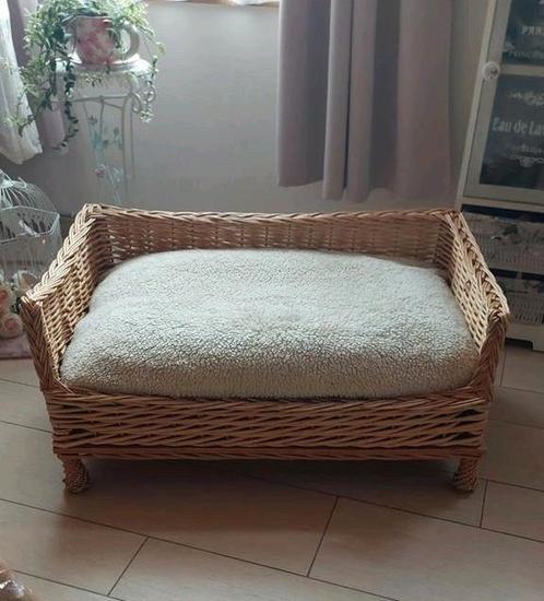 Panier divan osier sur pied + coussin+ 2 housses, Dieren en Toebehoren, Hondenmanden, Zo goed als nieuw, Ophalen