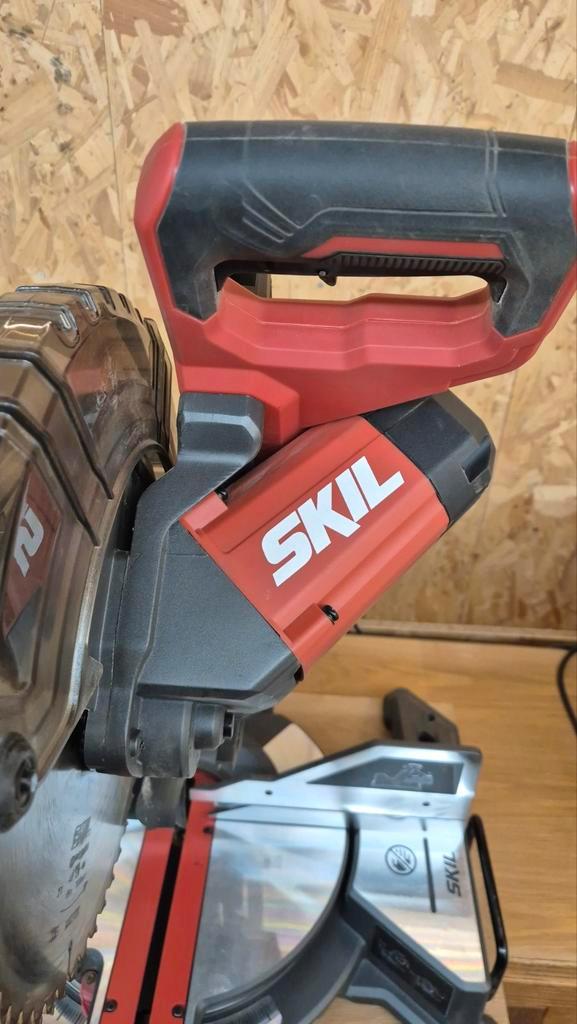 SKIL 1320 afkortzaag 2000watt 254mm zaagblad, Doe-het-zelf en Bouw, Gereedschap | Zaagmachines, Afkortzaag, Ophalen