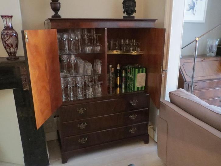 Superbe meuble armoire bar (bois acajou), Maison & Meubles, Armoires | Autre, Utilisé, Enlèvement