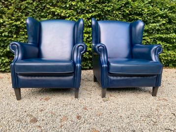 2 wingback leren Fauteuils in Antiek Blauw goede staat beschikbaar voor biedingen