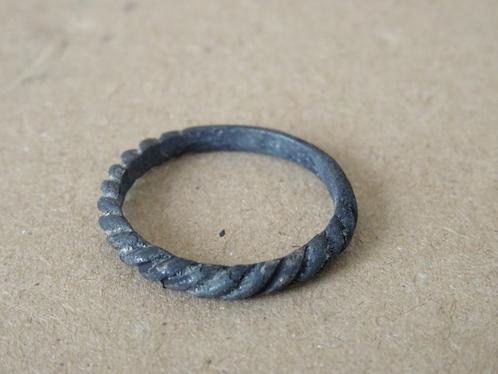 Bodemvondst 3e eeuw Romeinse zilveren ring Romeinse tijd, Antiek en Kunst, Antiek | Zilver en Goud, Zilver, Ophalen of Verzenden