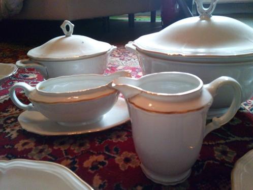 Wit servies met gouden rand, Huis en Inrichting, Keuken | Servies, Zo goed als nieuw, Compleet servies, Ophalen