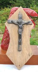 crucifix plaque bois et regule et cuivré, Antiquités & Art, Enlèvement ou Envoi