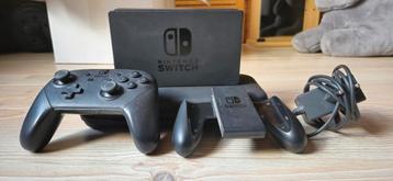 Nintendo Switch Grijs + Pro Controller (perfect condition) beschikbaar voor biedingen