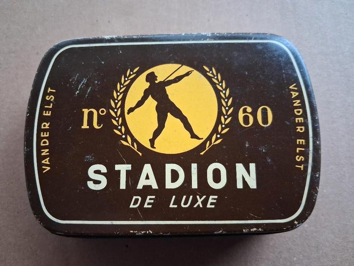 oude tabaksdoos VANDER ELST STADION NR60.., Verzamelen, Rookartikelen, Aanstekers en Luciferdoosjes, Gebruikt, Tabaksdoos of Verpakking